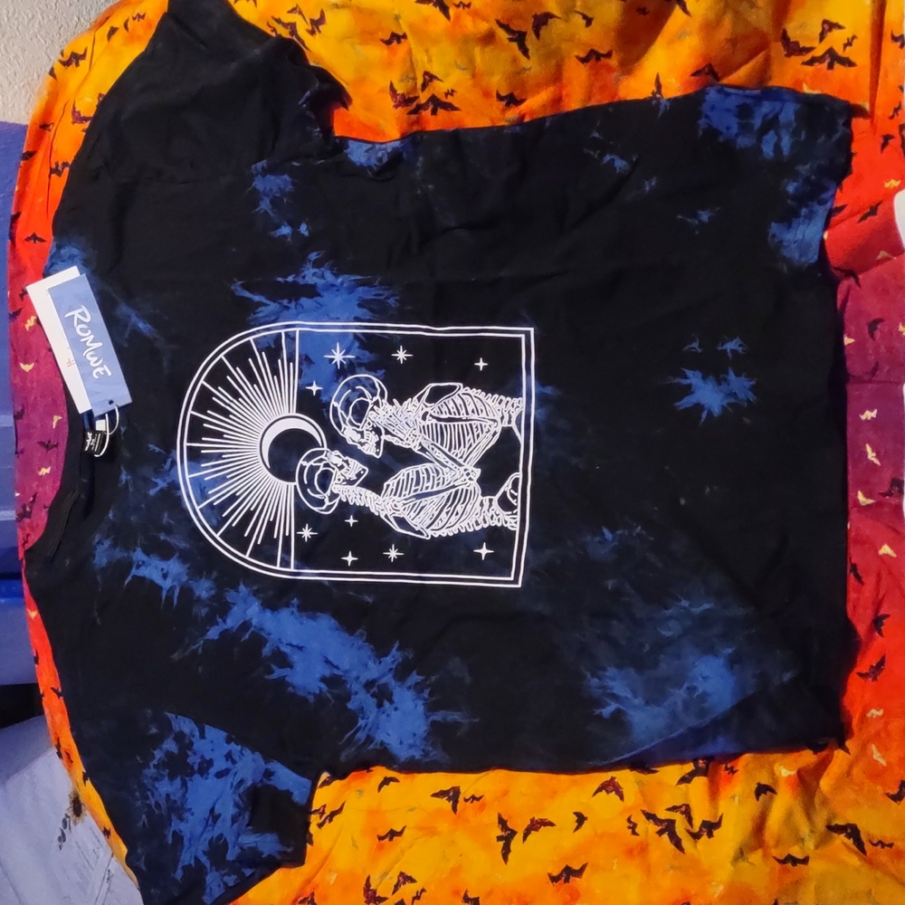 Tie dye skeleton romance shirt 🦴🩻